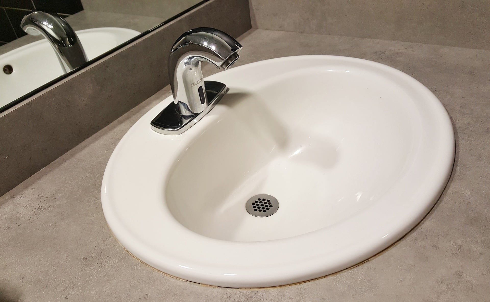 touchless water faucet fixture installation